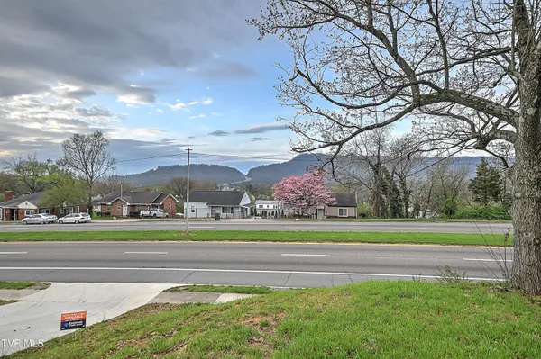 $321,000 | 1950 West Stone Drive, Kingsport, TN 37660