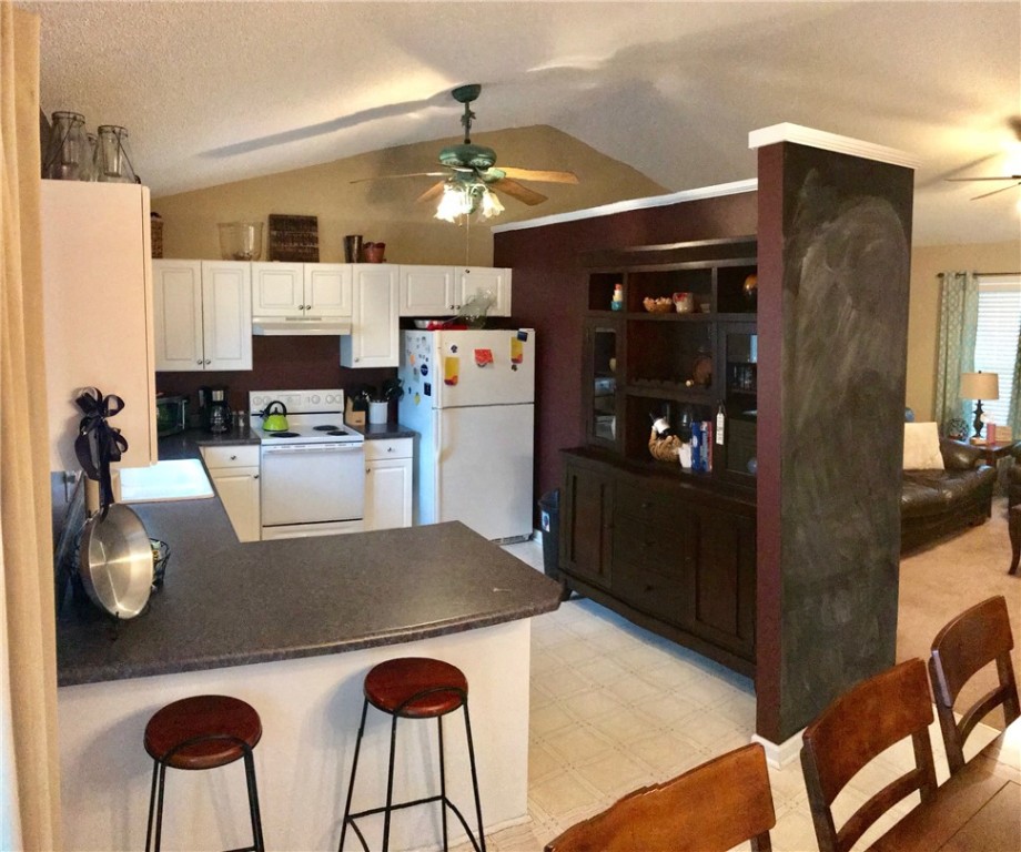 214 Meldau Road Seneca, SC 29678 - Photo 3 of 22 Kitchen with shelf above cabinets to display your
