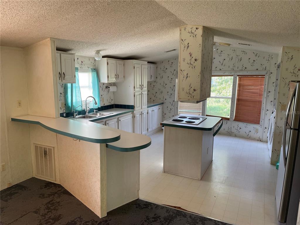8929 Honeywell Road Gibsonton, FL 33534 - Photo 4 of 15
