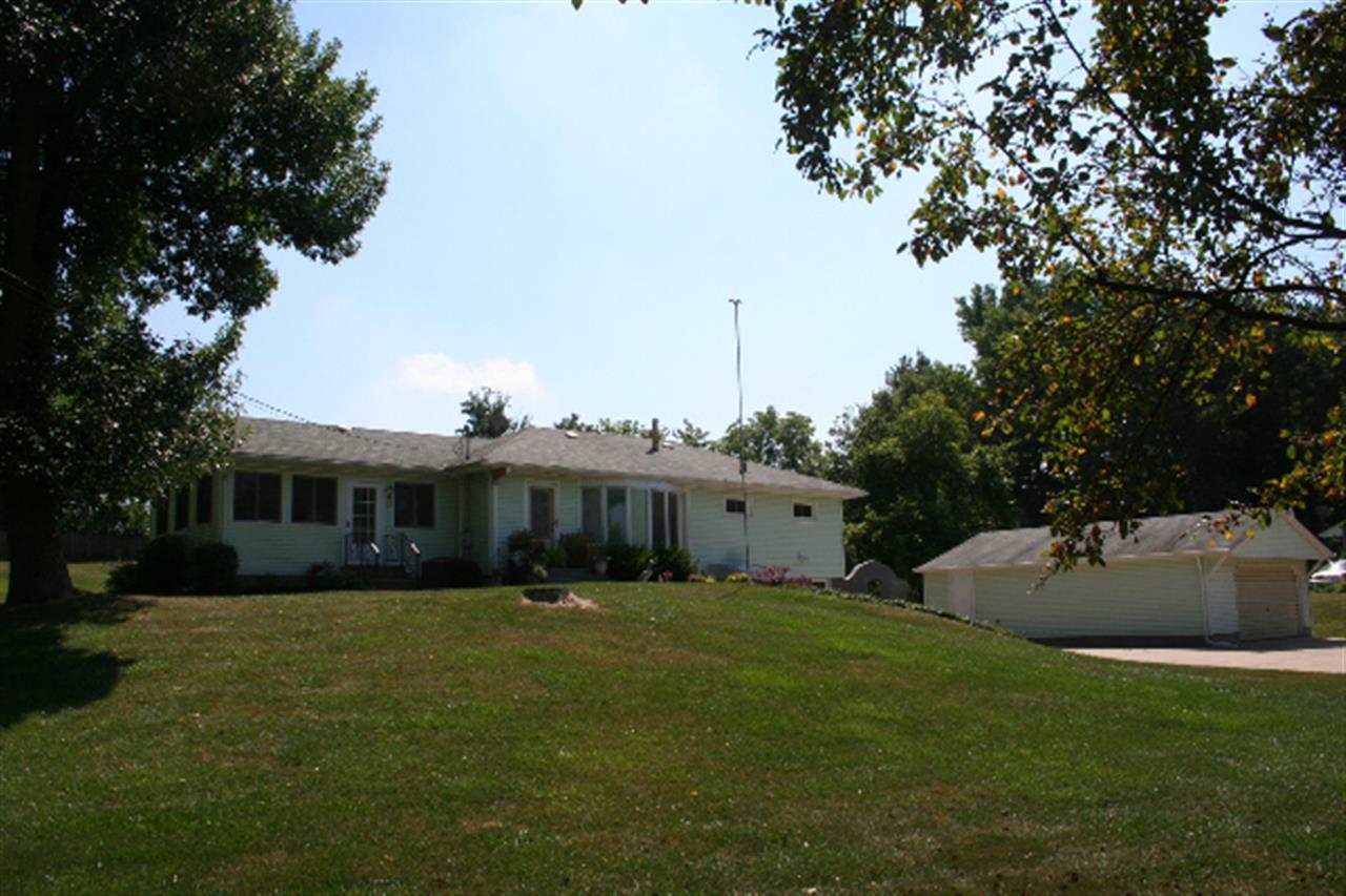 5105 Fairhaven Road Davenport, IA 52807 - Photo 2 of 21 Gallery Image 2