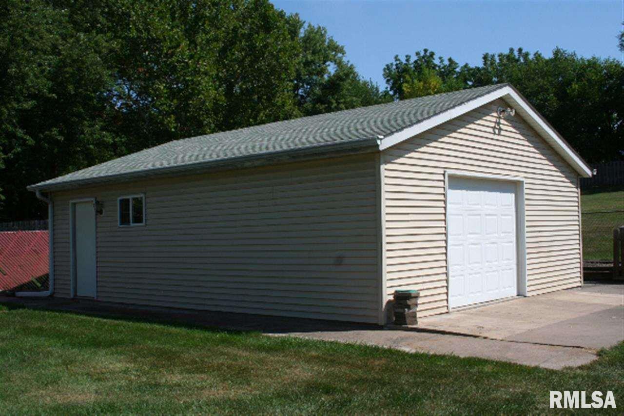 5105 Fairhaven Road Davenport, IA 52807 - Photo 5 of 21 Gallery Image 5