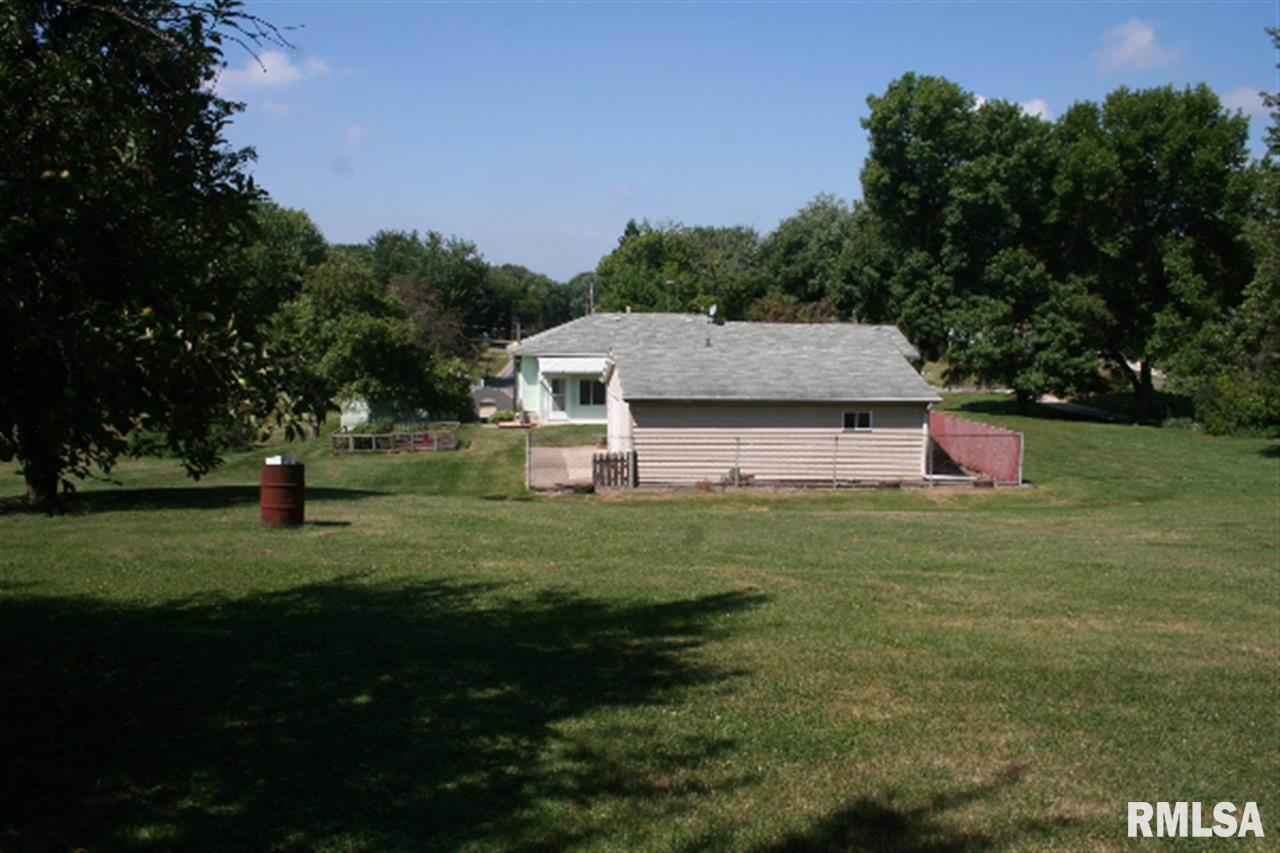 5105 Fairhaven Road Davenport, IA 52807 - Photo 6 of 21 Gallery Image 6