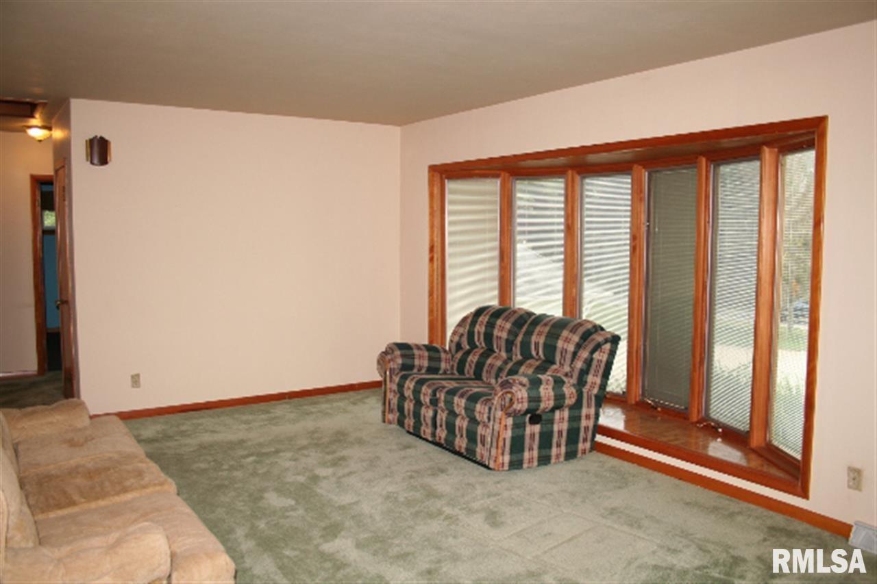 5105 Fairhaven Road Davenport, IA 52807 - Photo 8 of 21 Gallery Image 8