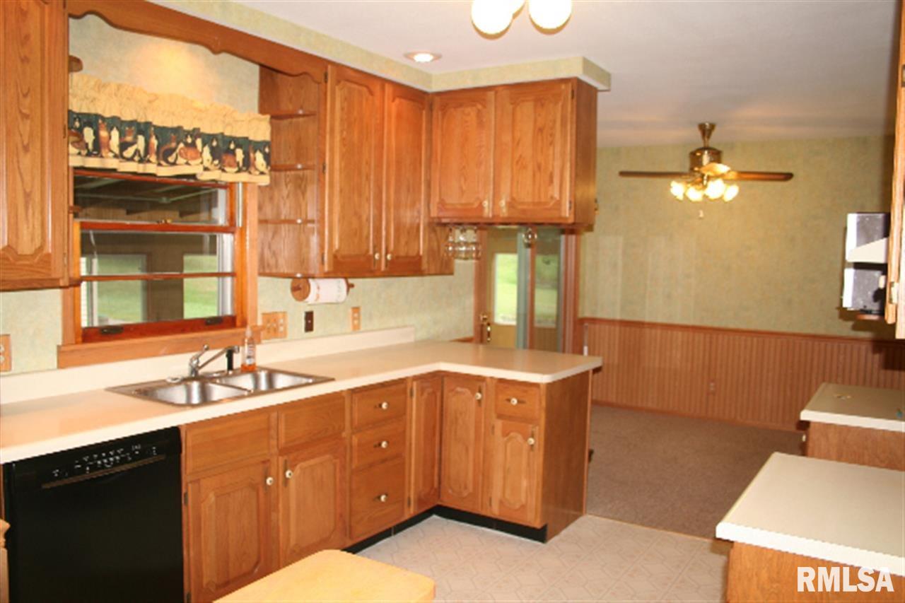 5105 Fairhaven Road Davenport, IA 52807 - Photo 9 of 21 Gallery Image 9