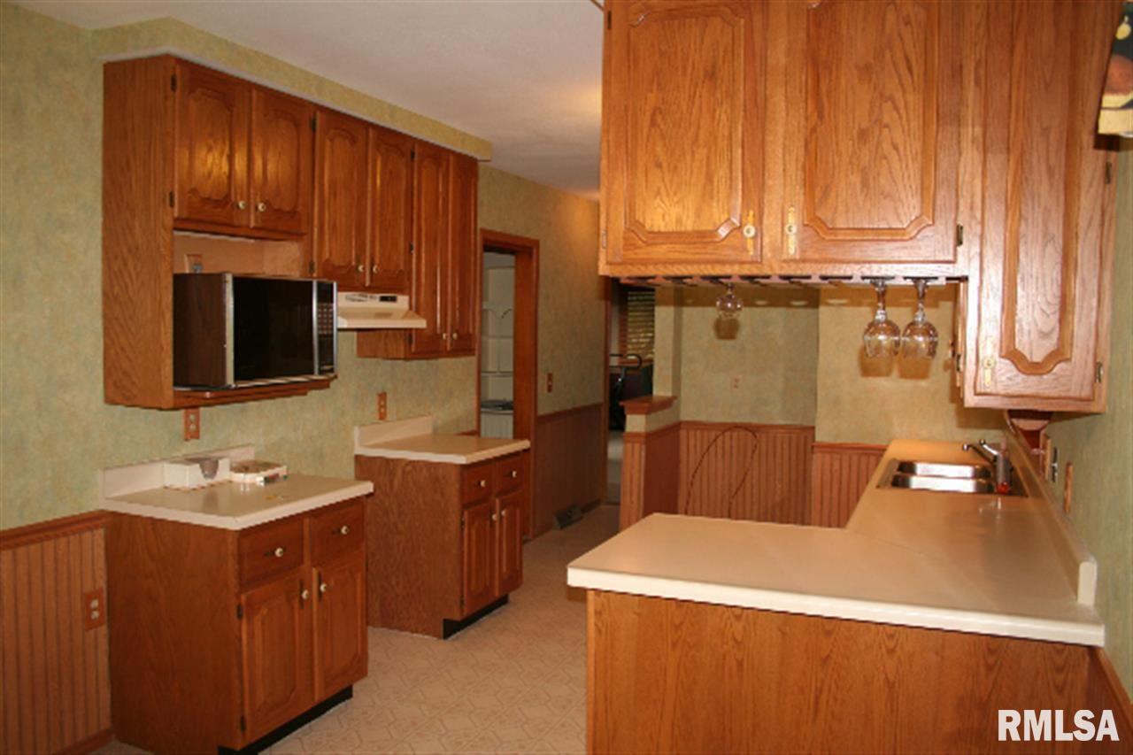 5105 Fairhaven Road Davenport, IA 52807 - Photo 10 of 21 Gallery Image 10