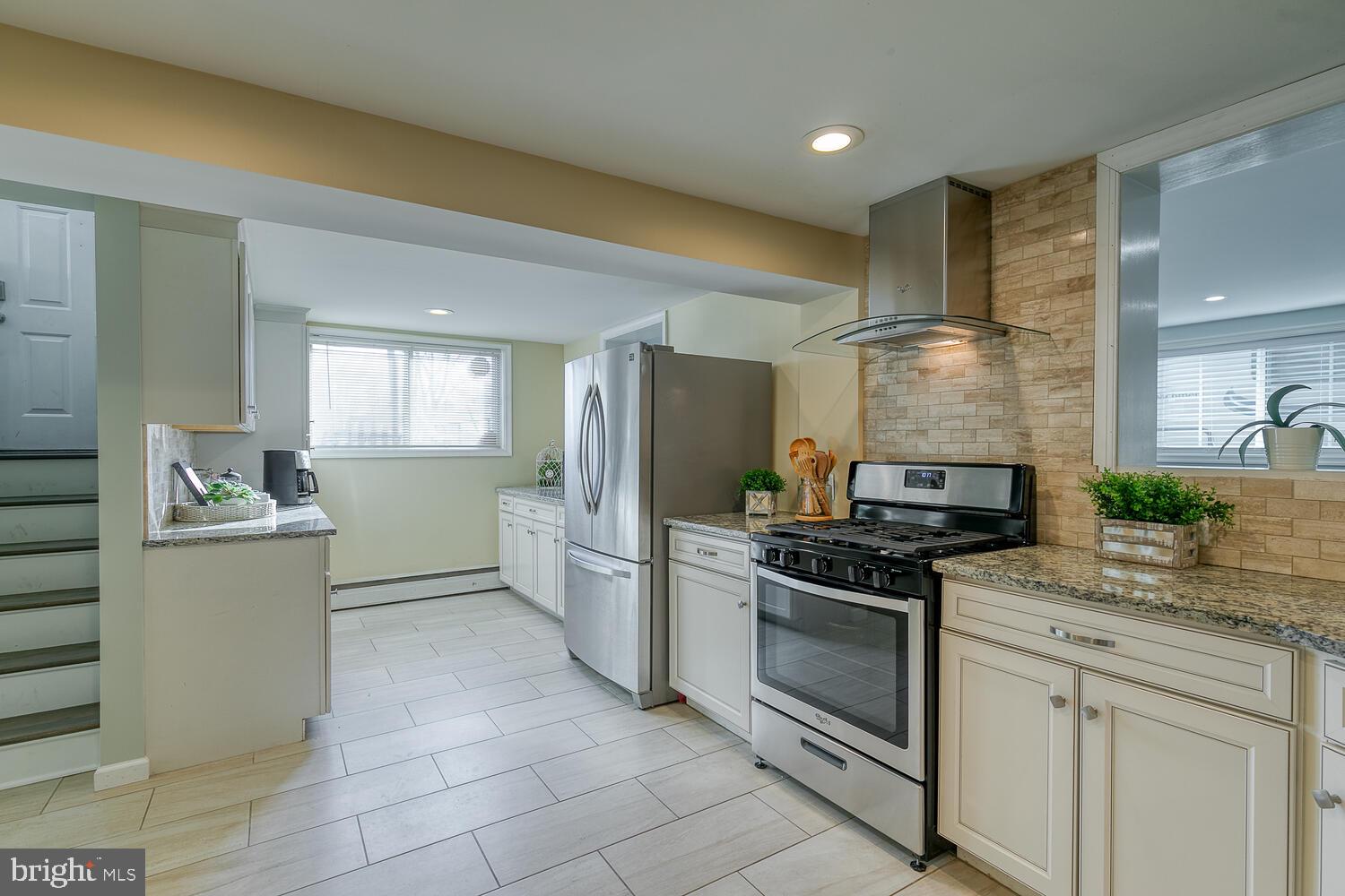 1206 Riggs Court Woodbridge, VA 22191 - Photo 21 of 65 Tile Backsplash