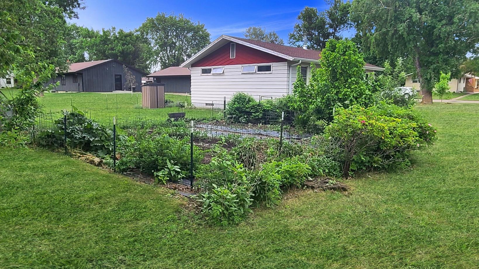 400 Cottage Avenue Hendricks, MN 56136 - Photo 11 of 28