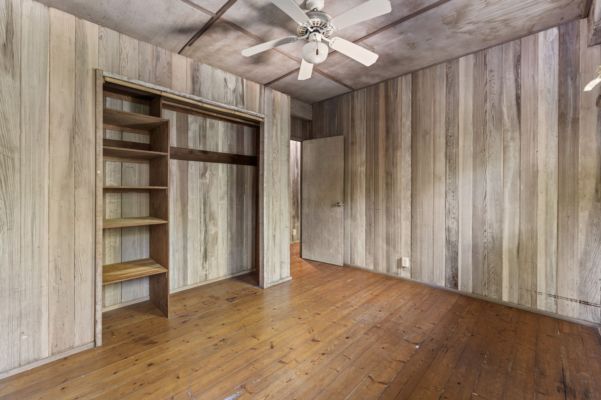 82-6284 Puuhonua Road Captain Cook, HI 96704 - Photo 12 of 30 a view of an empty room with a window