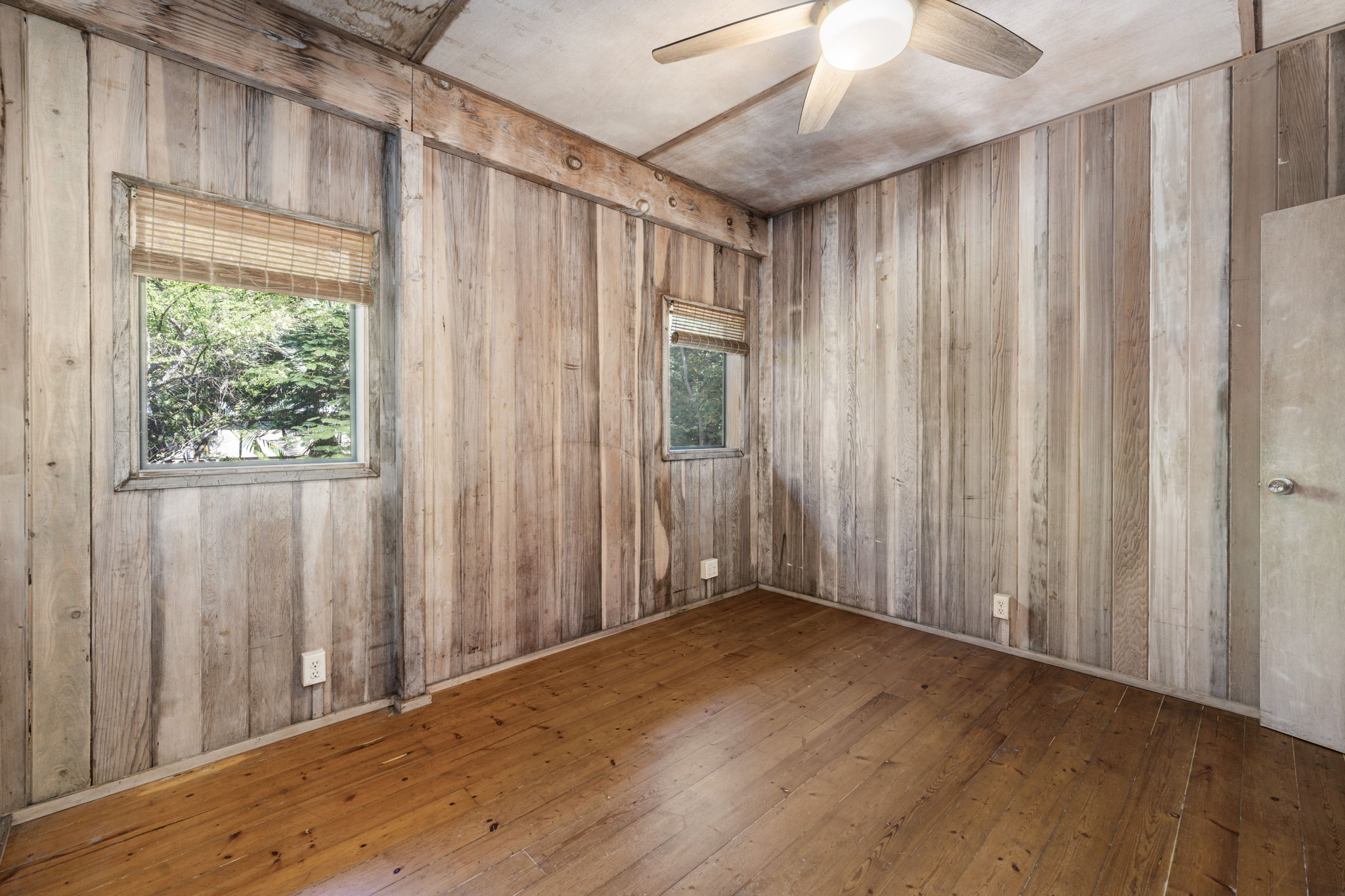 82-6284 Puuhonua Road Captain Cook, HI 96704 - Photo 14 of 30 a view of entryway with wooden floor