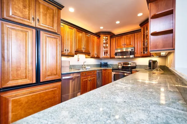 $924,900 | 48 North Shore Drive, Unit 8, Dartmouth, MA 02748