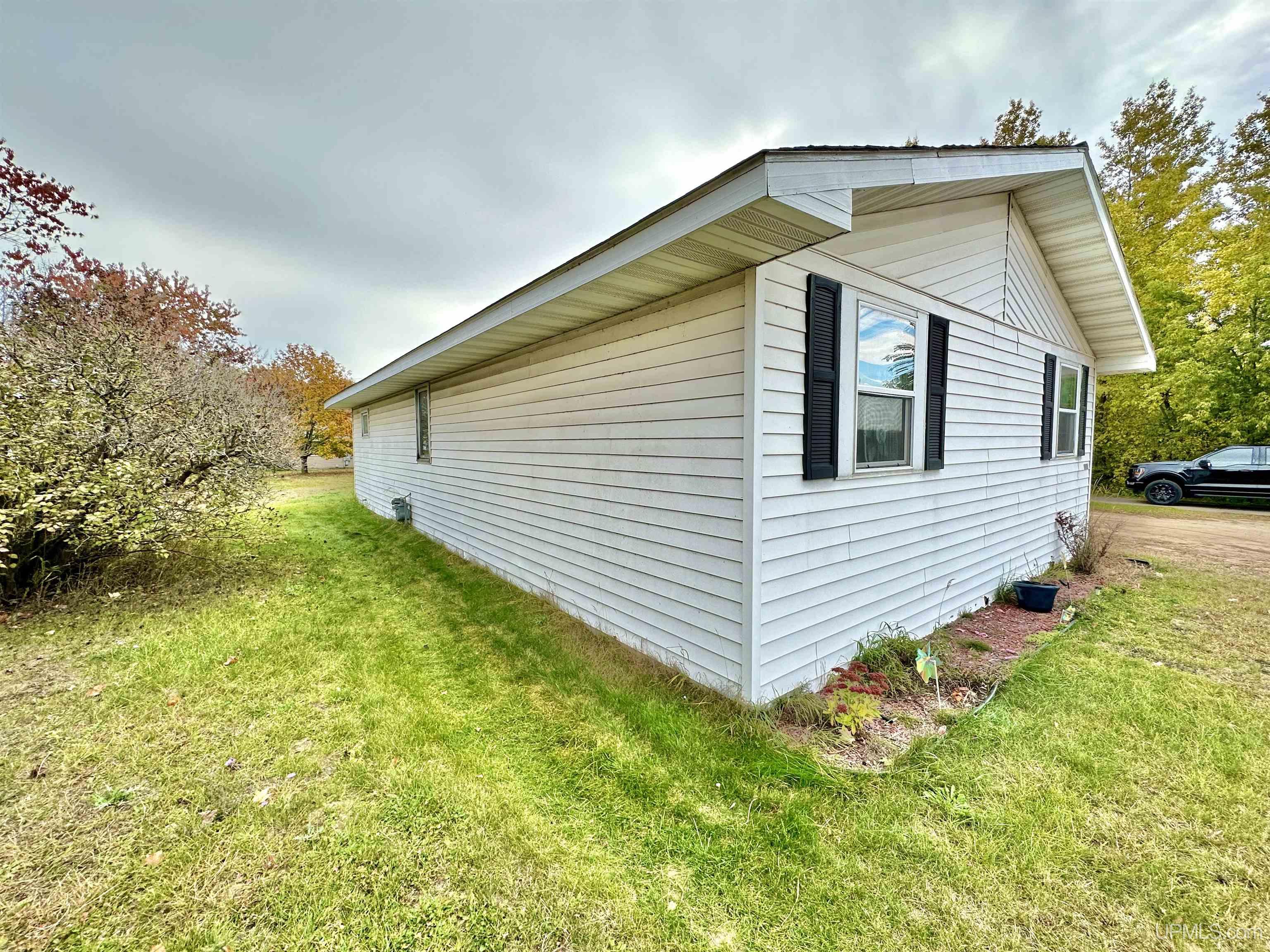 1919 South Lincoln Road Escanaba, MI 49829 - Photo 25 of 27 Gallery Image 25