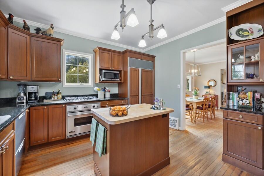 8881 West East Road Lakeside, MI 49116 - Photo 6 of 24 04_8881EastRd_5_Kitchen_LowRes
