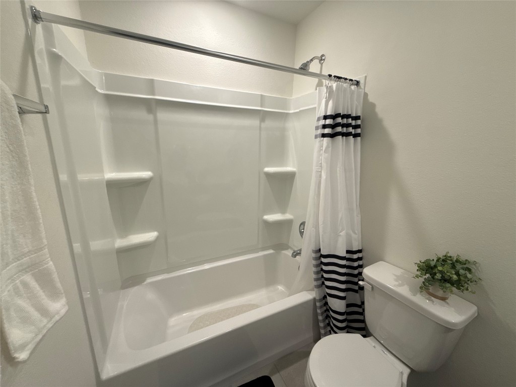 527 Baobab Way Crosby, TX 77532 - Photo 36 of 50 a bathroom with a toilet and a bathtub