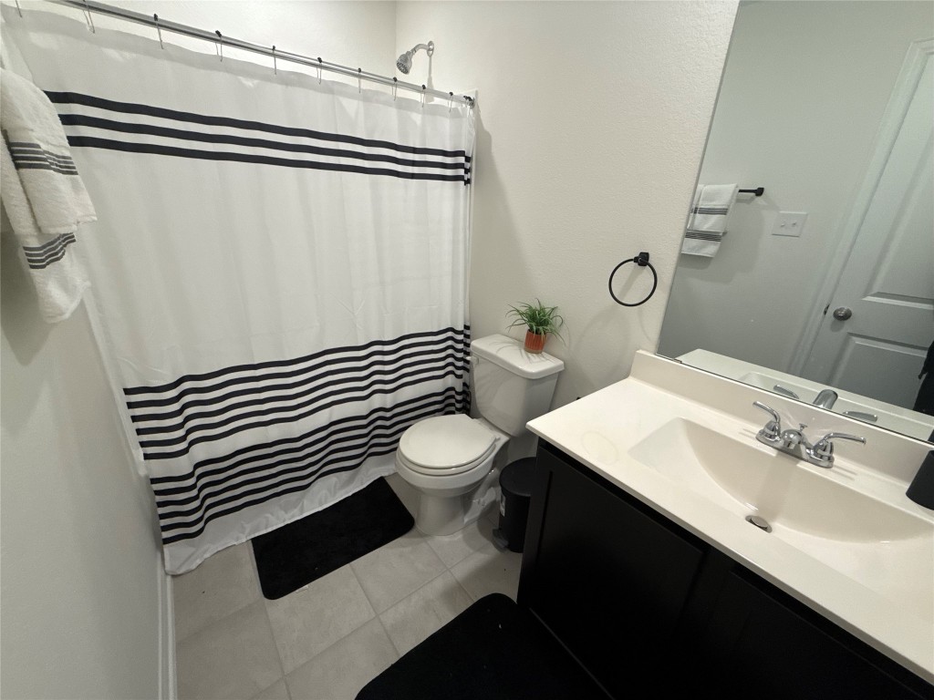 527 Baobab Way Crosby, TX 77532 - Photo 38 of 50 a bathroom with a sink a toilet a mirror and shower