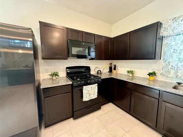 $3,500 | 527 Baobab Way, Crosby, TX 77532
