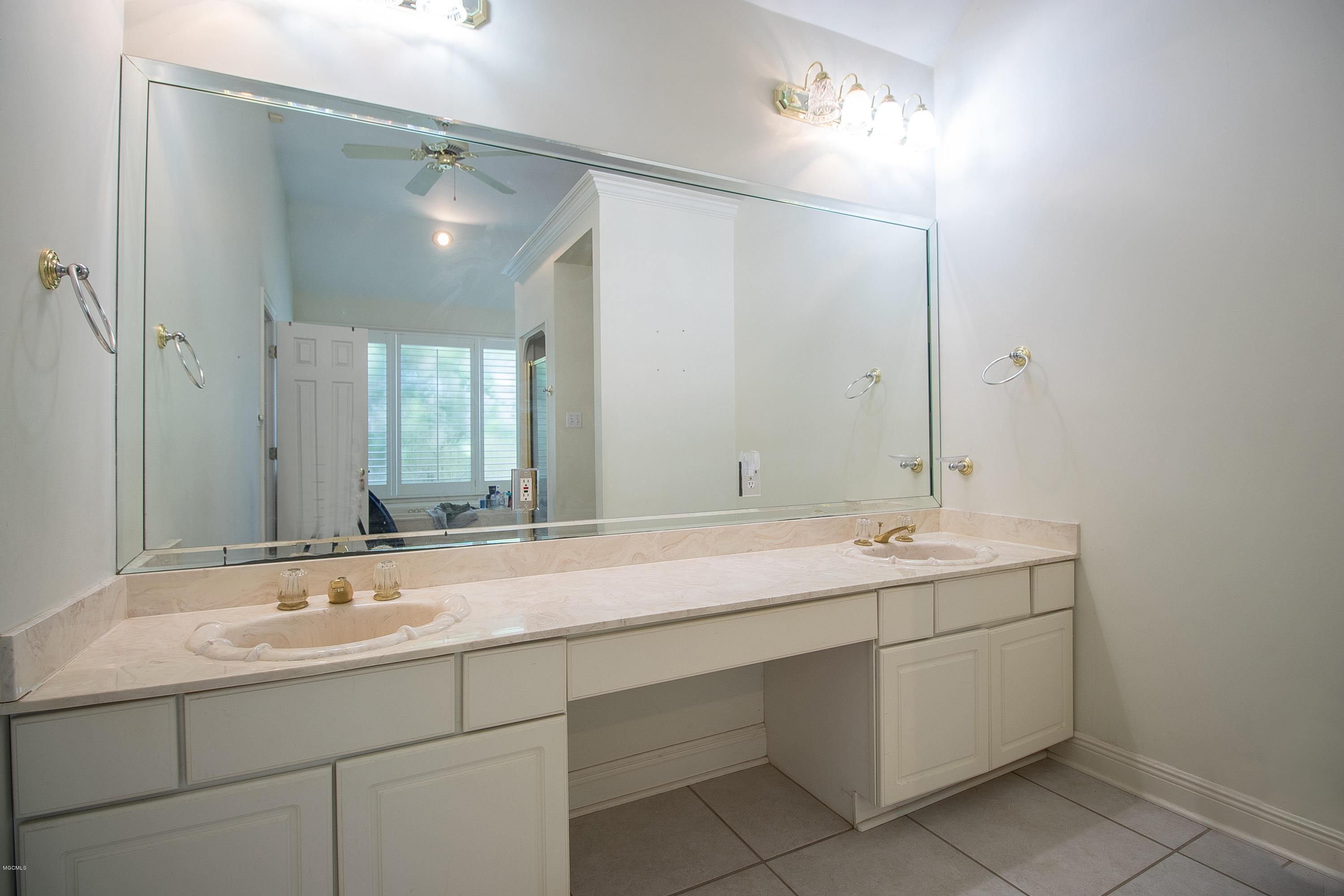 2572 Rue Palafox Biloxi, MS 39531 - Photo 14 of 26 2572 Rue Palafox-112
