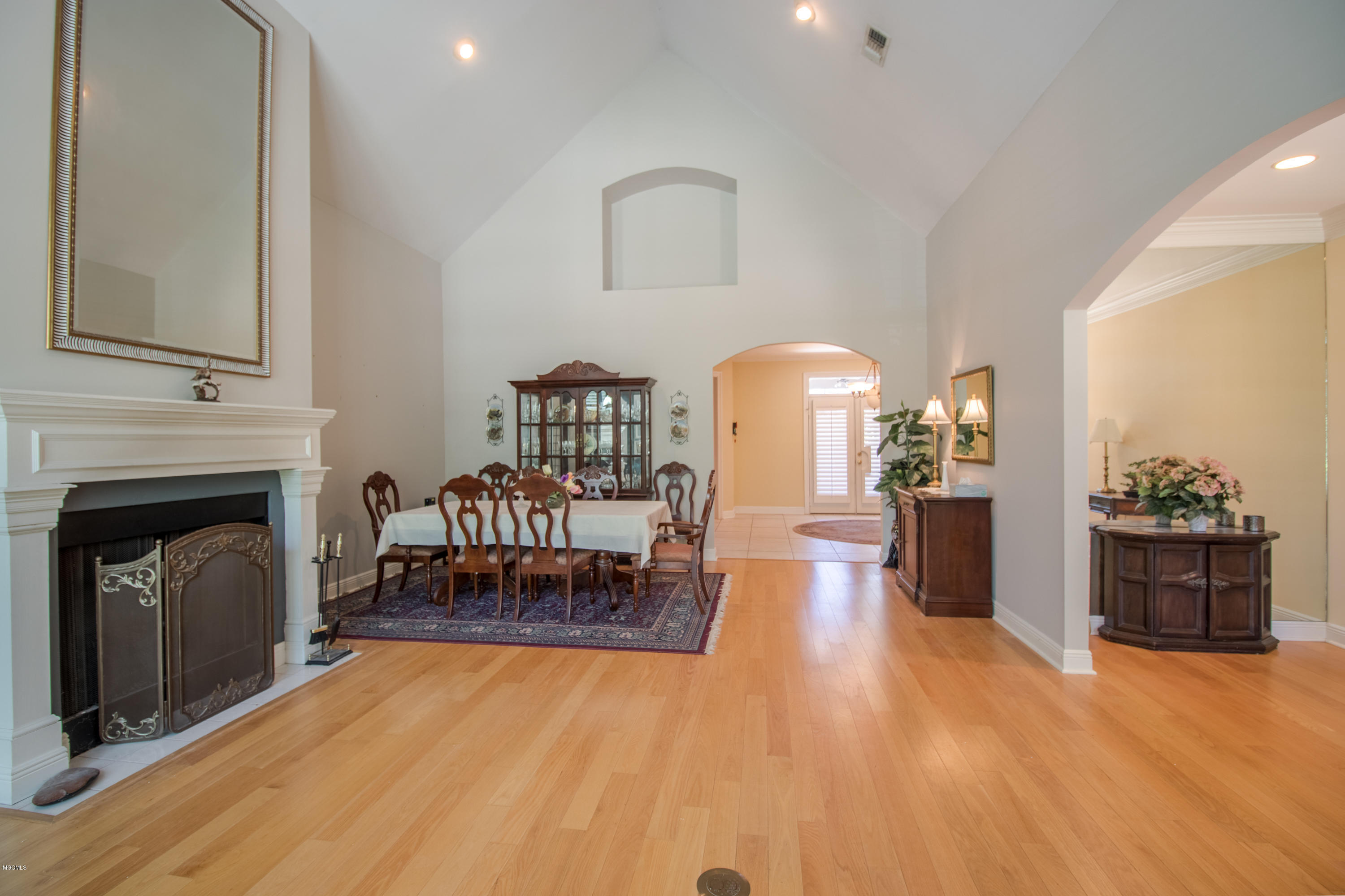 2572 Rue Palafox Biloxi, MS 39531 - Photo 2 of 26 2572 Rue Palafox-100