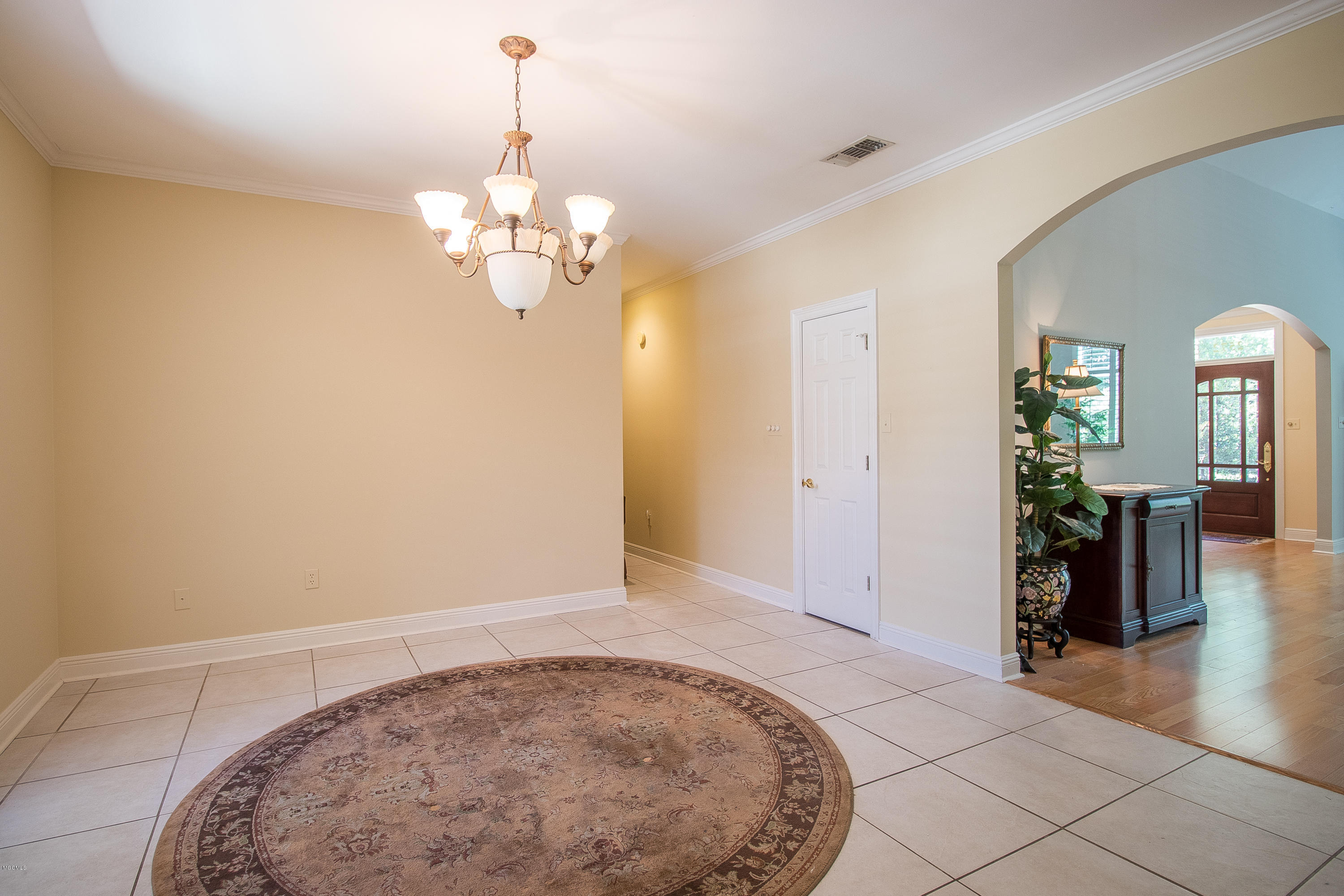 2572 Rue Palafox Biloxi, MS 39531 - Photo 6 of 26 2572 Rue Palafox-104