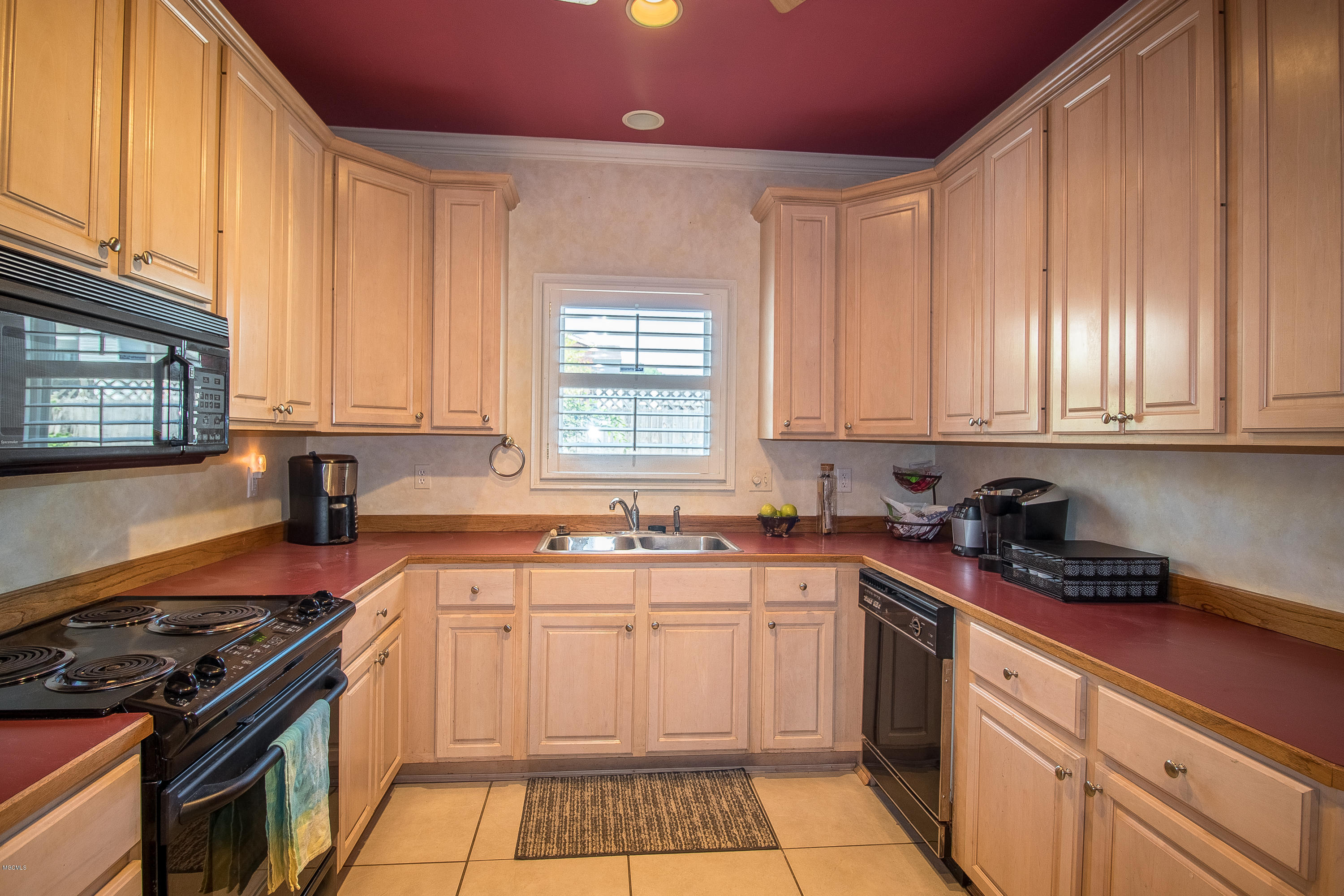 2572 Rue Palafox Biloxi, MS 39531 - Photo 8 of 26 2572 Rue Palafox-106