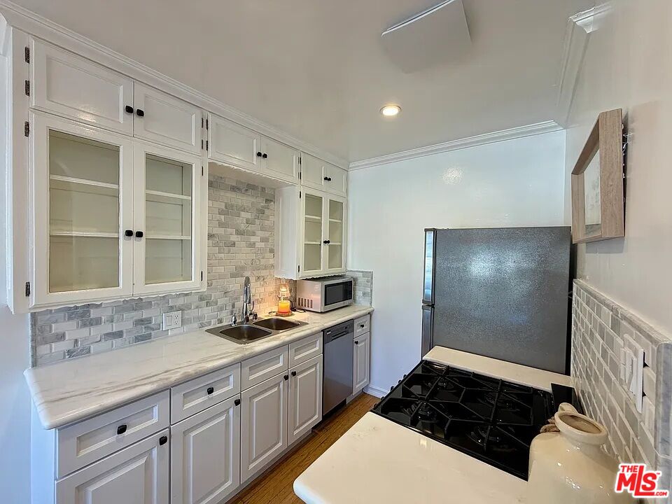 1144 15th Street, Unit 6 Santa Monica, CA 90403 - Photo 8 of 9