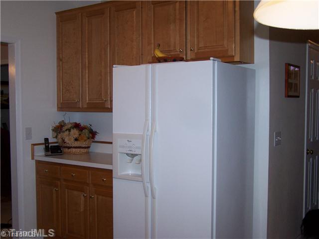 3621 Shadow Ridge Drive High Point, NC 27265 - Photo 5 of 14 Kitchen.