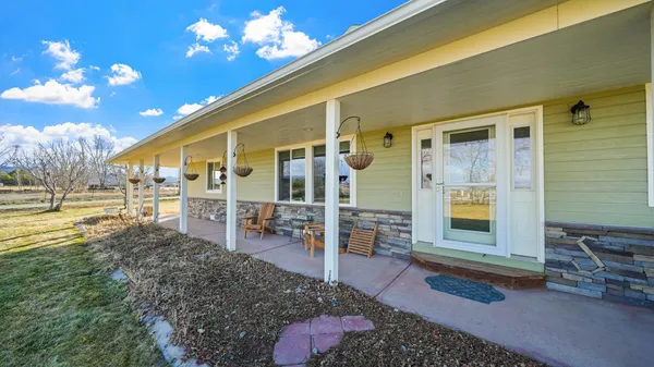 $780,000 | 1392 M M 1/4 Road, Loma, CO 81524