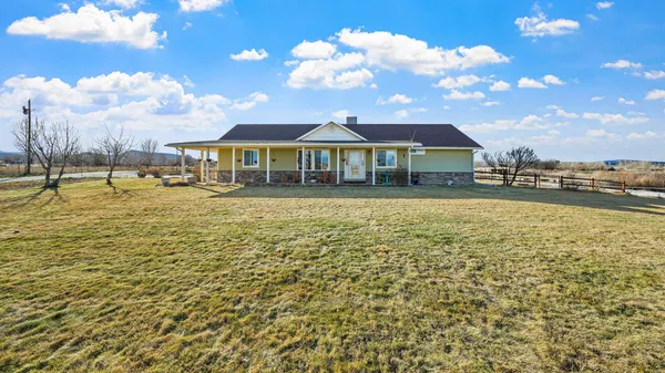 $780,000 | 1392 M M 1/4 Road, Loma, CO 81524