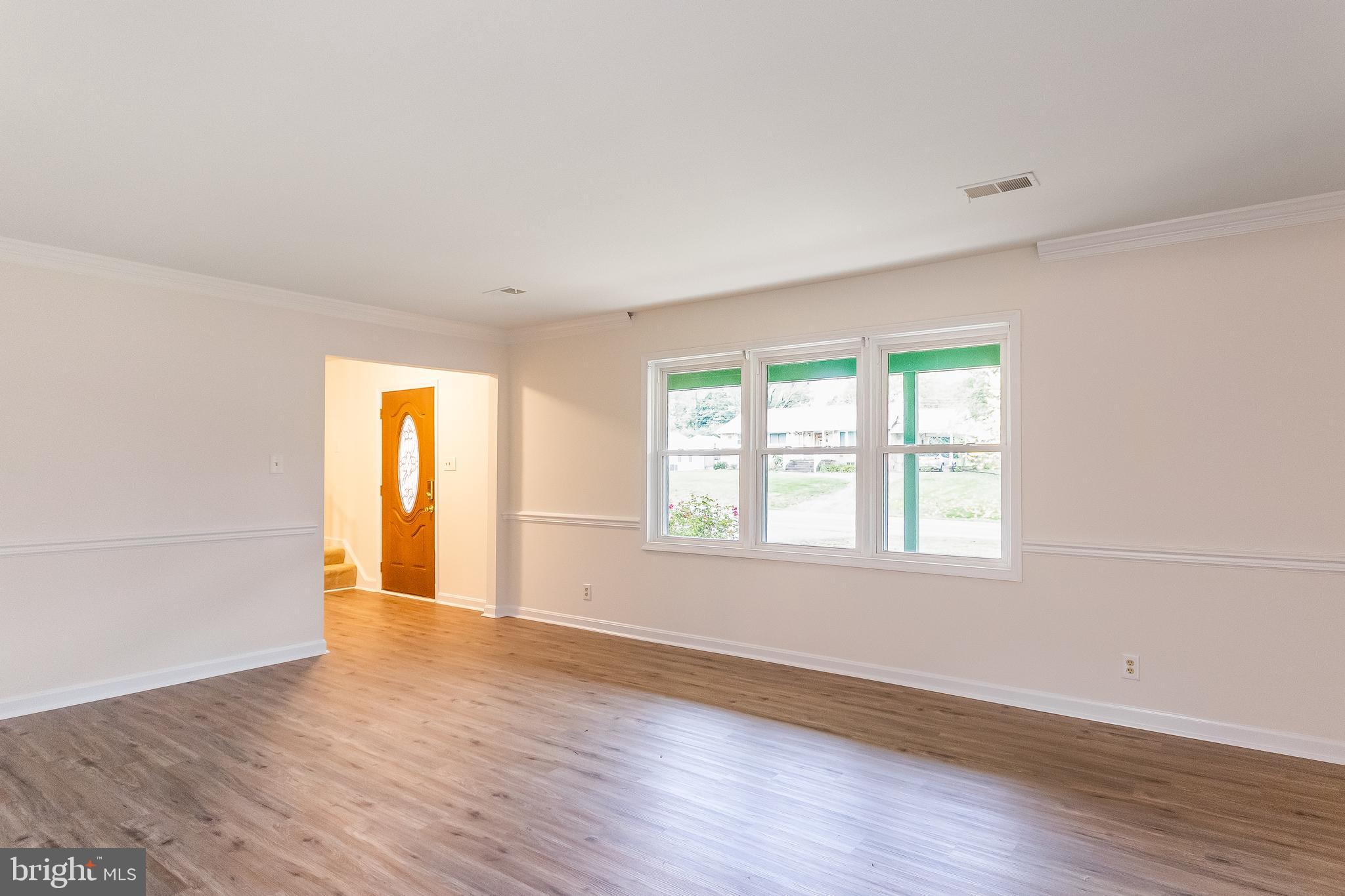 522 Ferry Road Fredericksburg, VA 22405 - Photo 5 of 36 Living Room