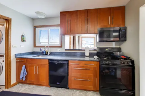 $420,000 | 4444 Westbridge Court, Hoffman Estates, IL 60192