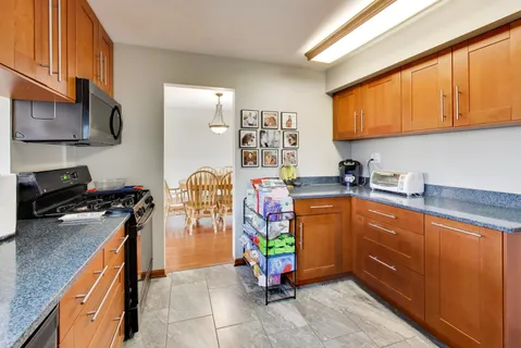 $420,000 | 4444 Westbridge Court, Hoffman Estates, IL 60192