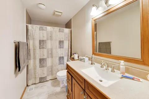 $420,000 | 4444 Westbridge Court, Hoffman Estates, IL 60192