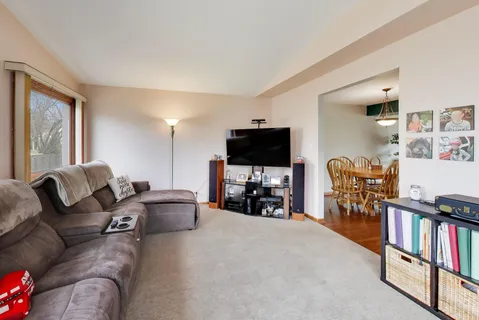 $420,000 | 4444 Westbridge Court, Hoffman Estates, IL 60192