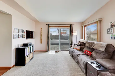 $420,000 | 4444 Westbridge Court, Hoffman Estates, IL 60192