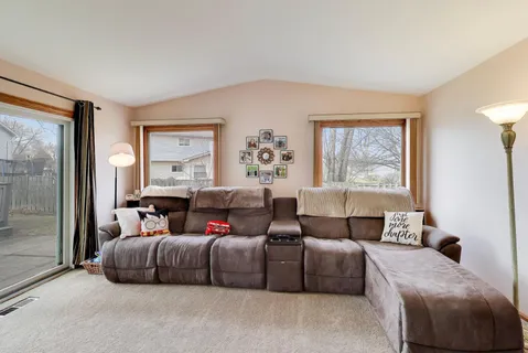 $420,000 | 4444 Westbridge Court, Hoffman Estates, IL 60192