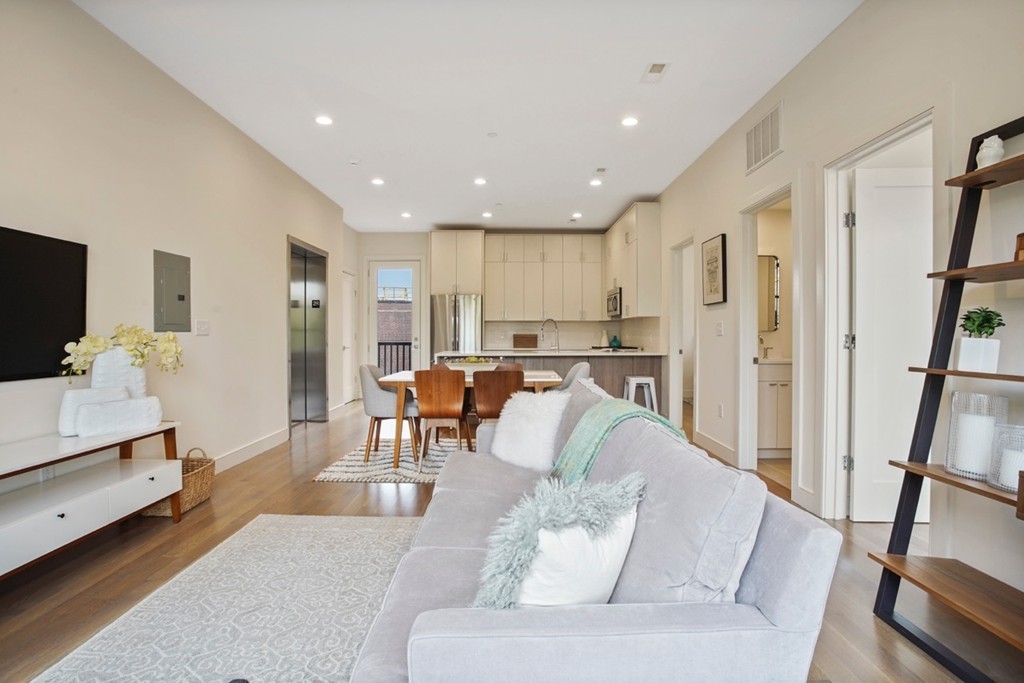 7 Burroughs Street, Unit 4 Boston, MA 02130 - Photo 5 of 16