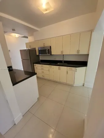 $4,500 | 7707 Hawthorne Avenue, Miami Beach, FL 33141