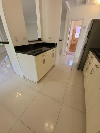 $4,500 | 7707 Hawthorne Avenue, Miami Beach, FL 33141