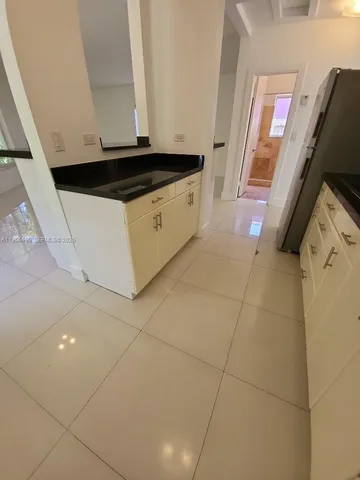 $4,750 | 7707 Hawthorne Avenue, Miami Beach, FL 33141