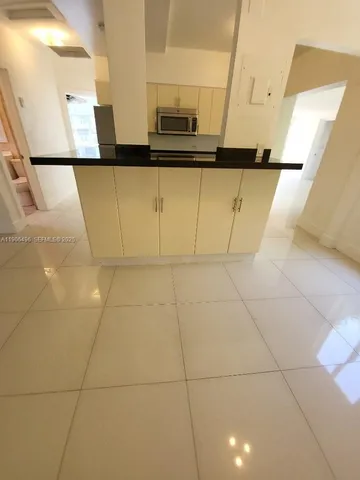 $4,750 | 7707 Hawthorne Avenue, Miami Beach, FL 33141