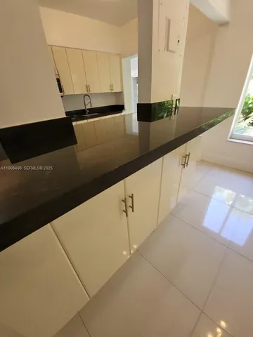 $4,750 | 7707 Hawthorne Avenue, Miami Beach, FL 33141