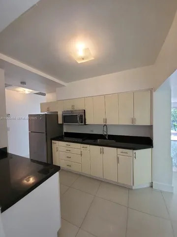 $4,750 | 7707 Hawthorne Avenue, Miami Beach, FL 33141