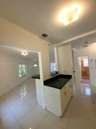 $4,500 | 7707 Hawthorne Avenue, Miami Beach, FL 33141