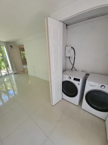 $4,750 | 7707 Hawthorne Avenue, Miami Beach, FL 33141