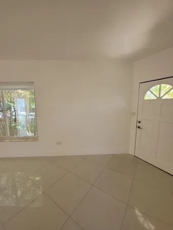 $4,500 | 7707 Hawthorne Avenue, Miami Beach, FL 33141