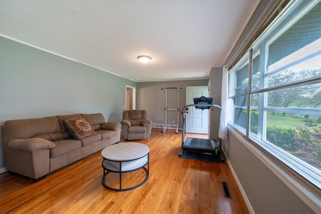 524 South Lovingood Avenue Walhalla, SC 29691 - Photo 6 of 26