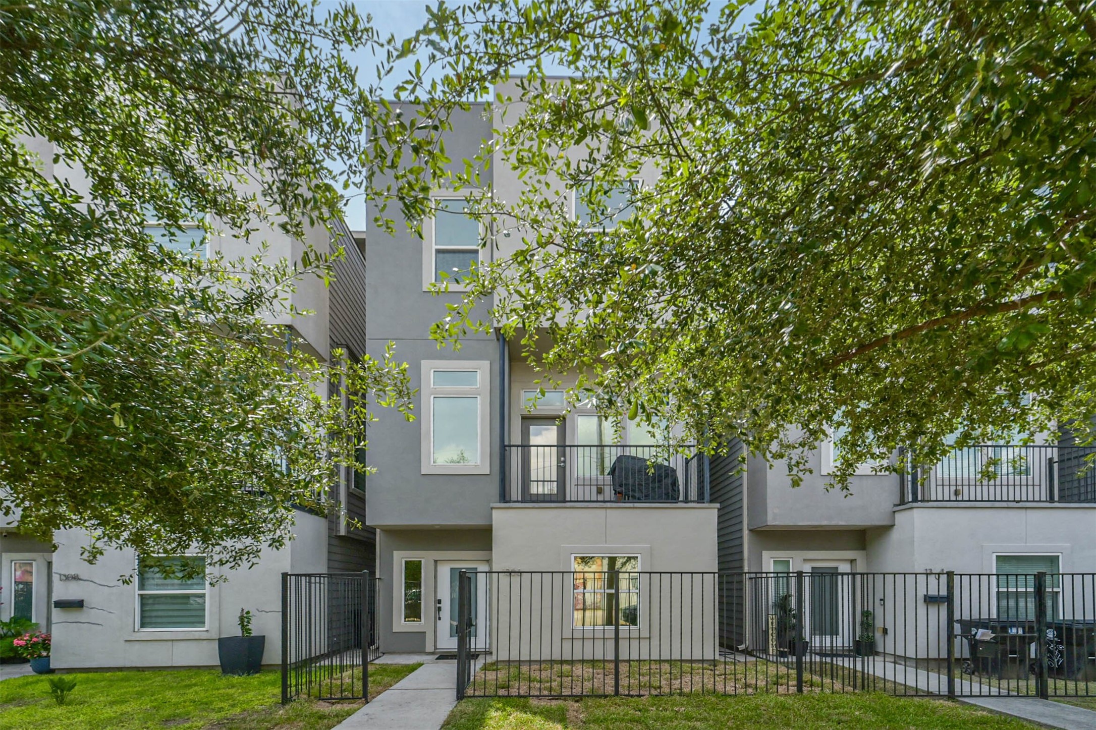 1306 Roberts Street Houston, TX 77003 - Photo 1 of 37