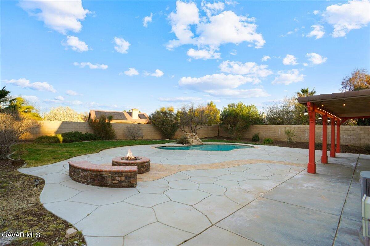 40308 Bolz Ranch Road Palmdale, CA 93551 - Photo 8 of 29 a outdoor space with patio