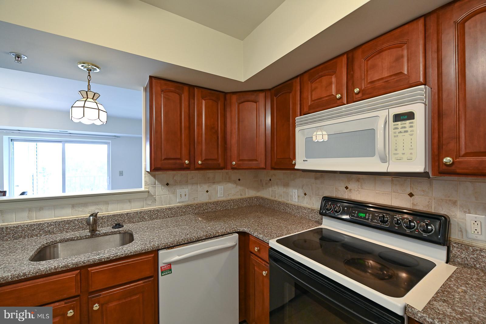 348 Brandon Road Norristown, PA 19403 - Photo 8 of 34 Gallery Image 8