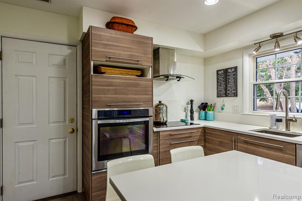 5698 Raven Road Bloomfield Hills, MI 48301 - Photo 6 of 40