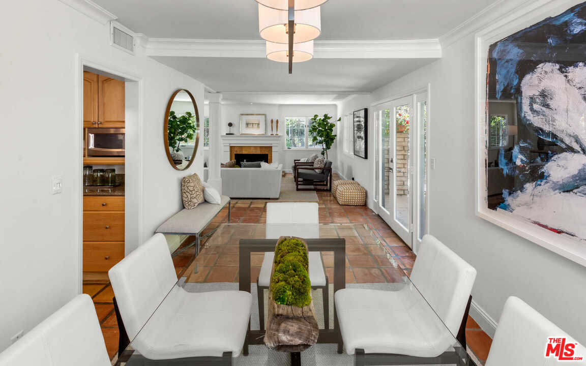 3944 Mandeville Canyon Road Los Angeles, CA 90049 - Photo 11 of 39